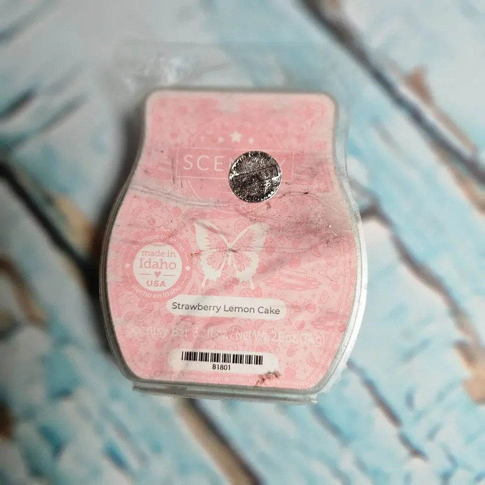 Scentsy Strawberry Lemon Cake Wax Bar New Retired Bakery Scent Strawberry